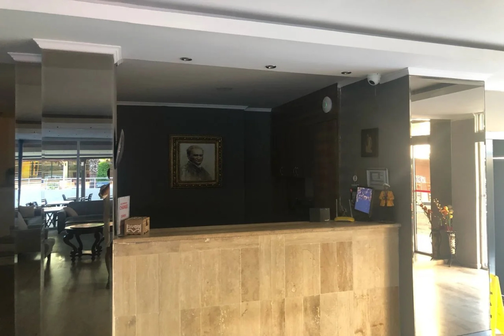 Astoria Life Hotel