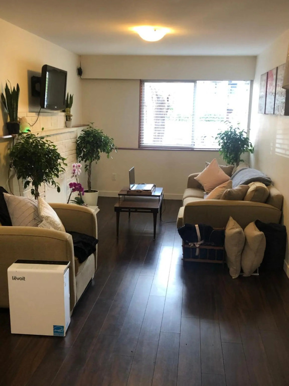 3 bed on a tree lined street in Kits -Quiet Comfortable Convenient