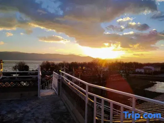 Dali Tinghai Yueshan Boutique Inn (Erhai S Bay Ecological Corridor Store)