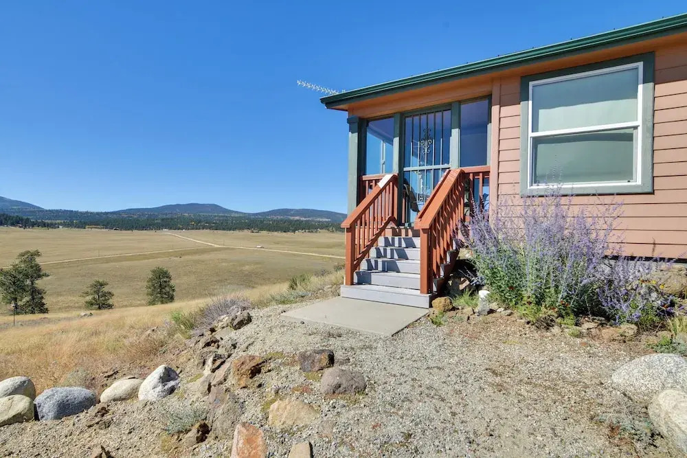 Tranquil Cabin Getaway w/ Panoramic Mtn View!