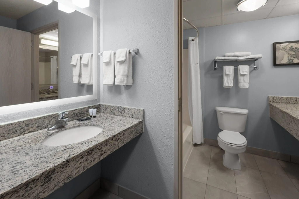 AmericInn by Wyndham Douglas/Saugatuck
