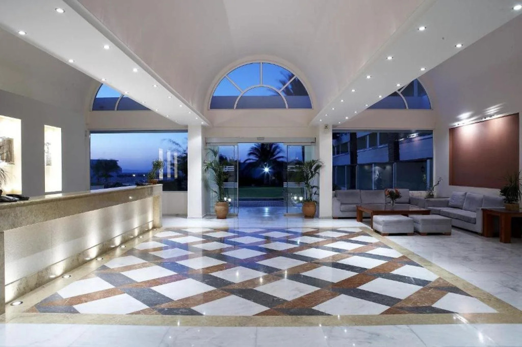 Avra Beach Hotel
