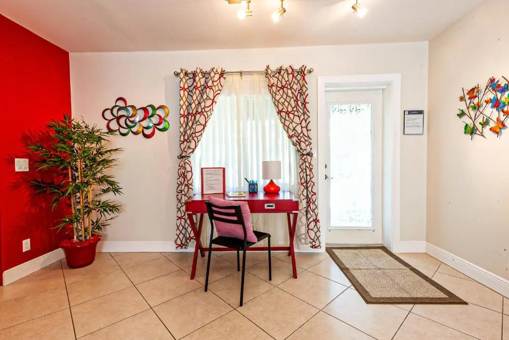 Hainsley Apartments at 1136