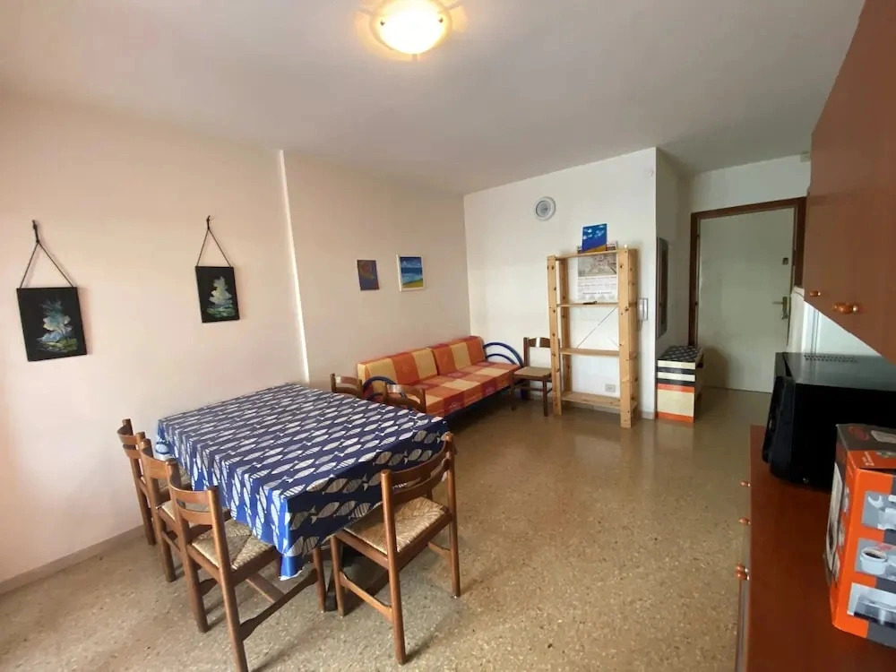 Beachfront Stay 50m From the sea With Balcony