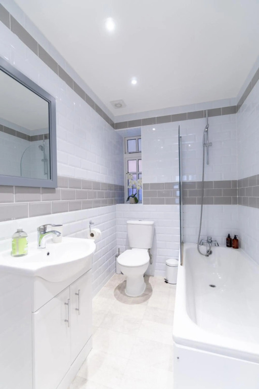 The Pearl Suite by Margate Suites