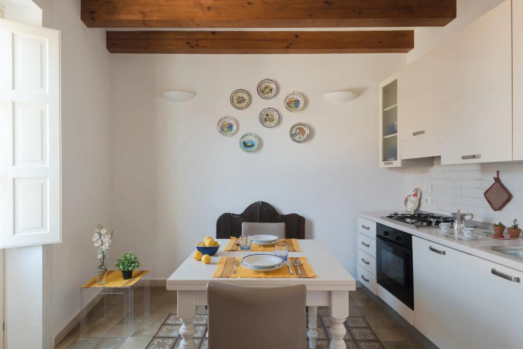 Aretusa Apartment With Balcony by Wonderful Italy