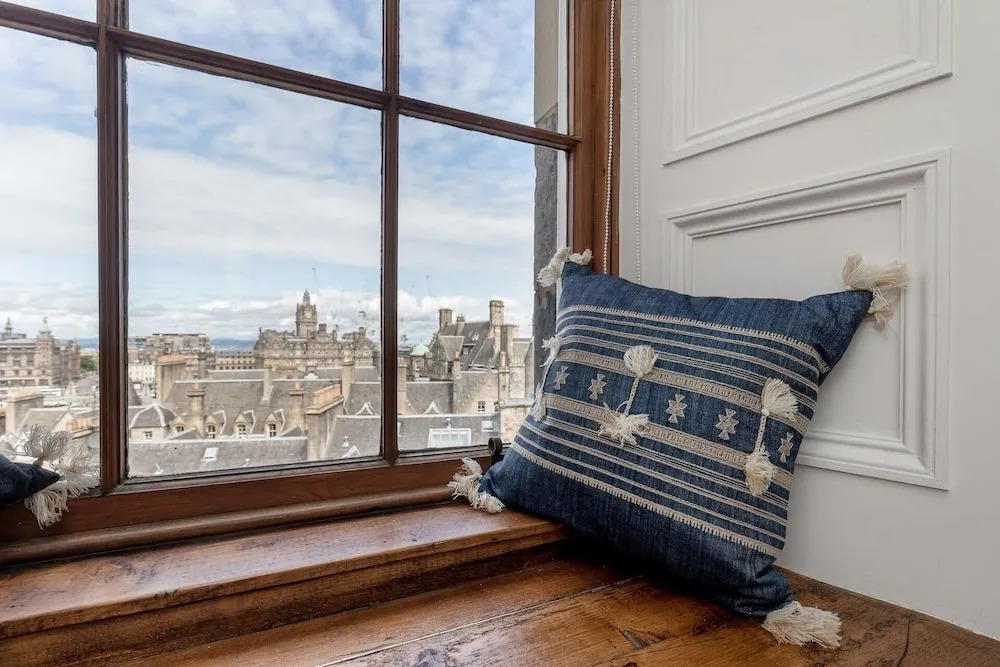 Stunning Newly Refurbished Apt With Private Entrance