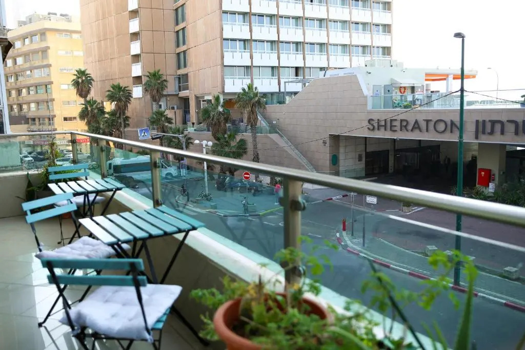Sea View Apartment Prime Location On The Beach