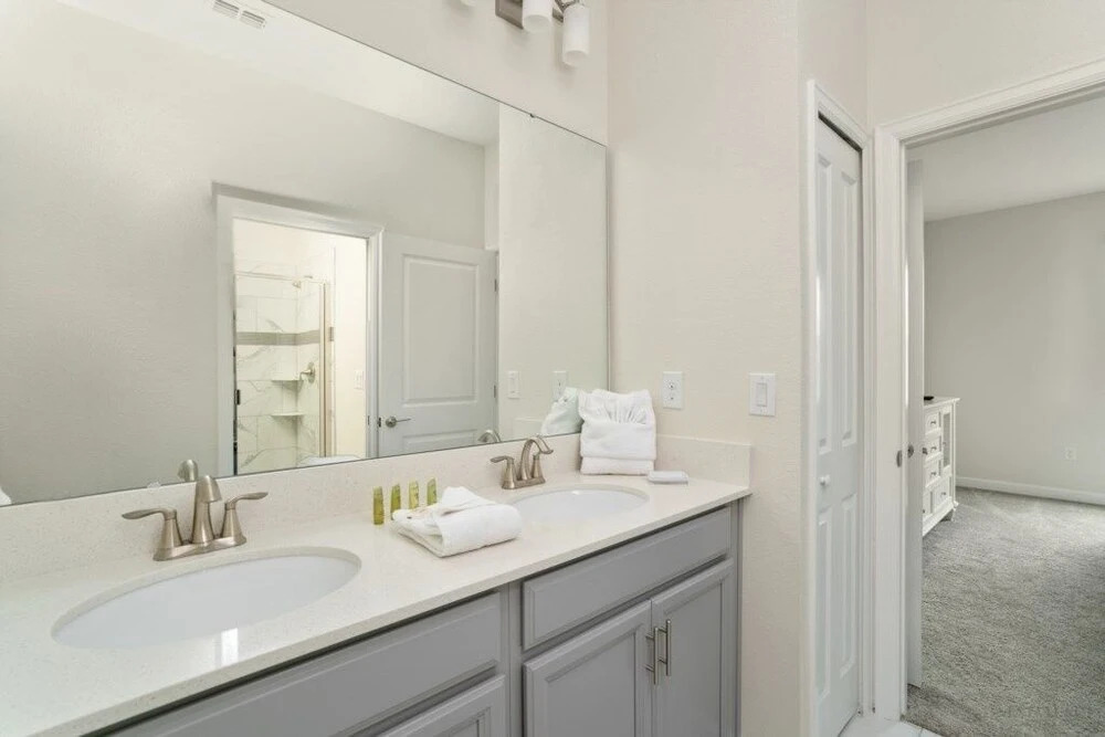 Glamorous 6-Bed With Private Pool/Spa home