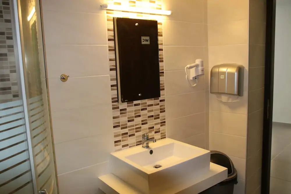 Sonia Hotel & Suites