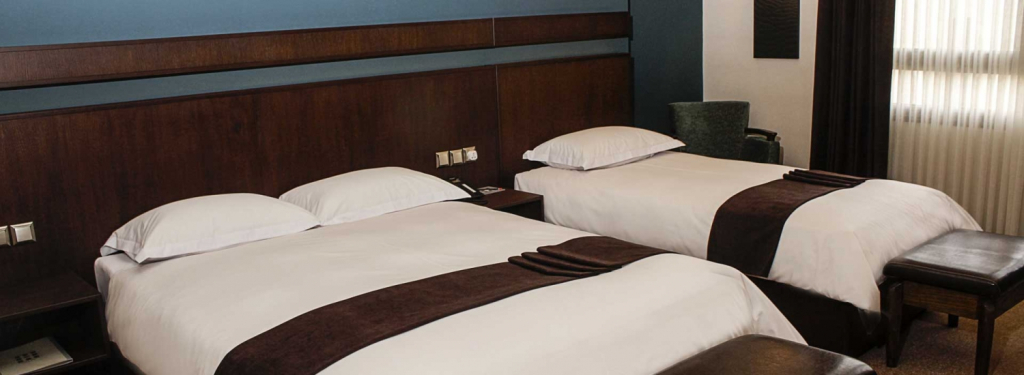 Eskan Alvand Hotel