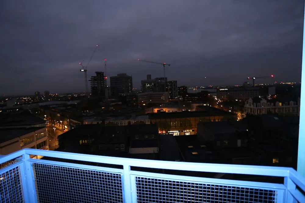 Beautiful 2 beds Woolwich Central Apt