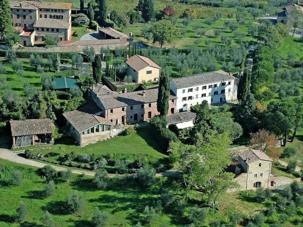 Cozy Farmhouse with Swimming Pool in Le Tolfe near Florence