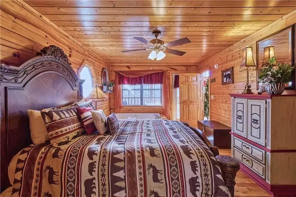 Kissing Retreat - Two Bedroom Cabin