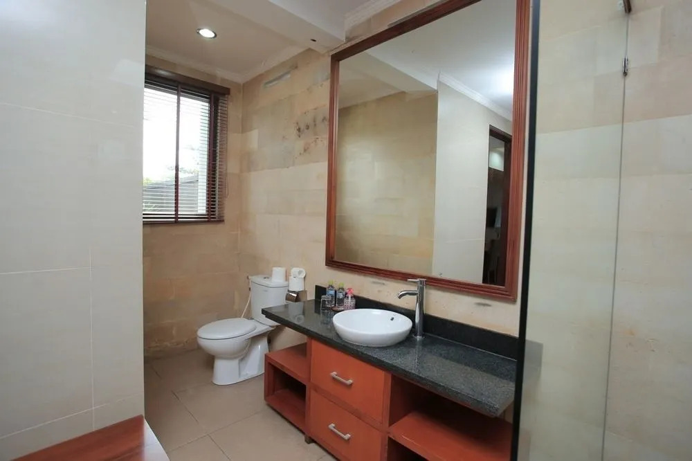 RedDoorz Plus @ Raya Batu Bolong