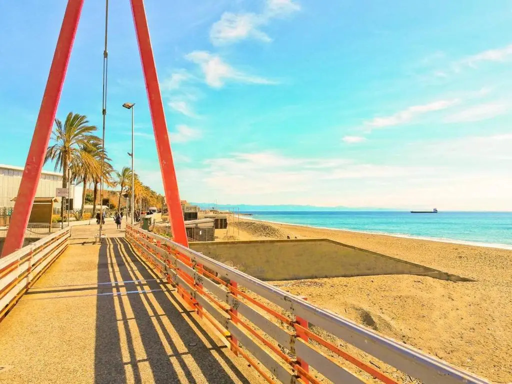 Modern & Bright Flat - 2 Min From the Sea