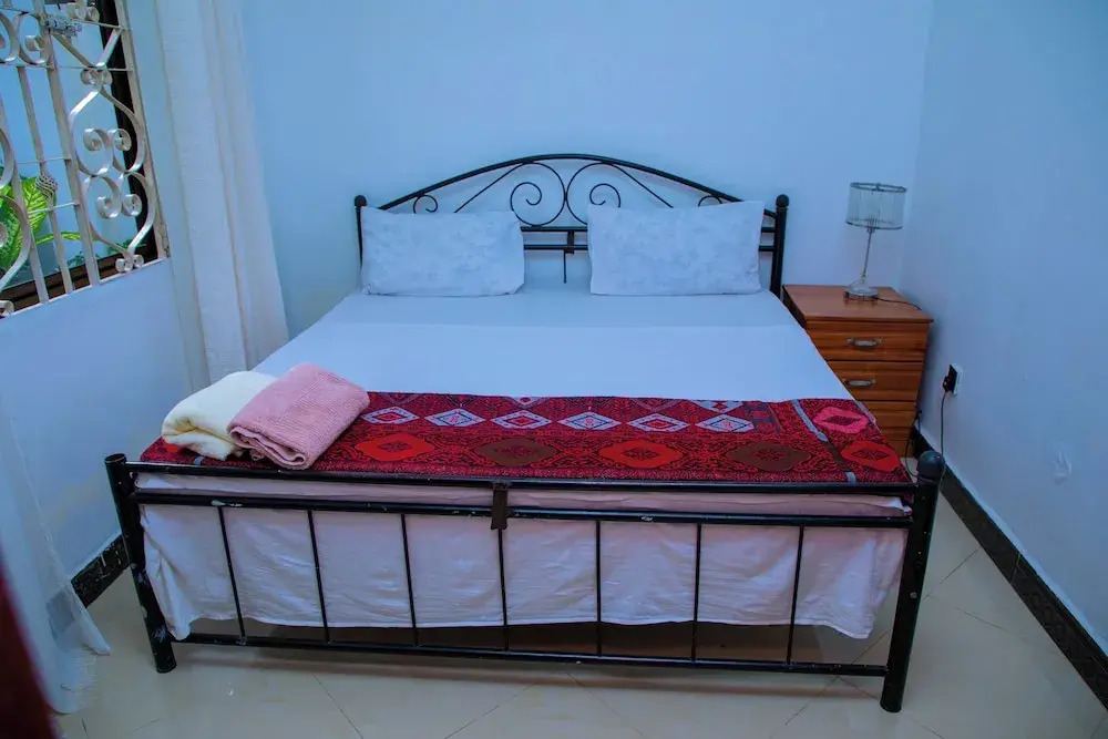 Dar es Salaam-sleeps8-parking-garden-pet Friendly