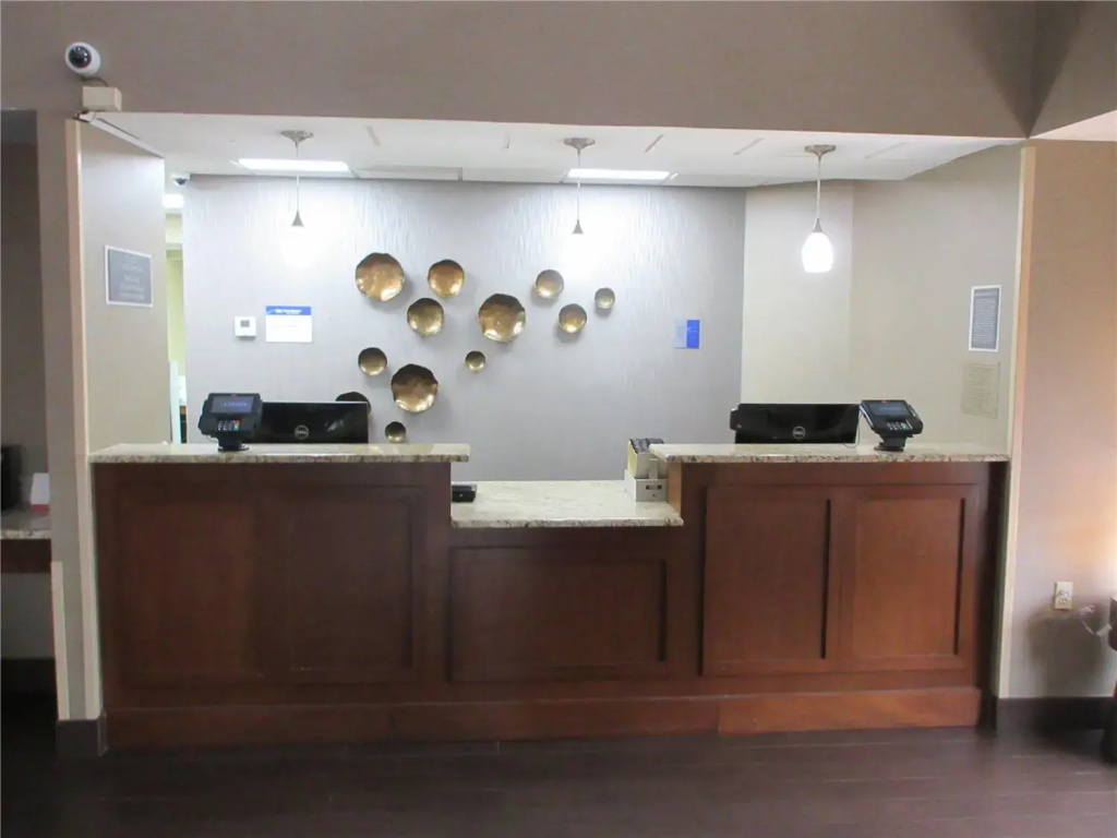 Comfort Suites Airport