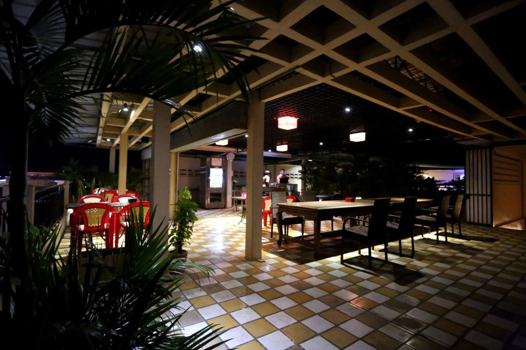 Royal Hotel