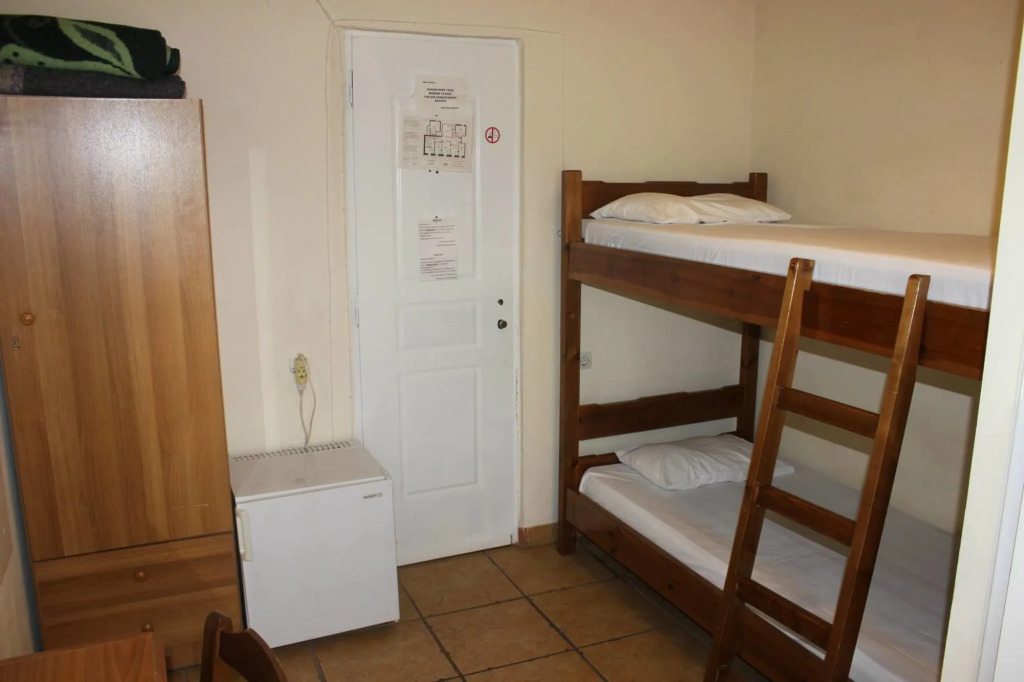 Fivos Hotel - Hostel