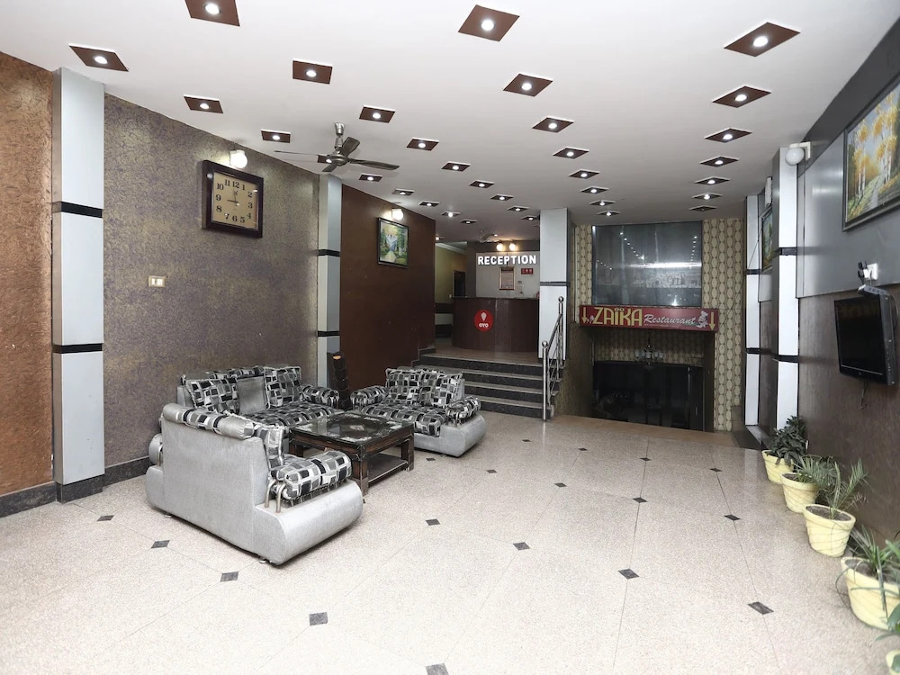 Collection O 12490 Hotel Paradise Plaza