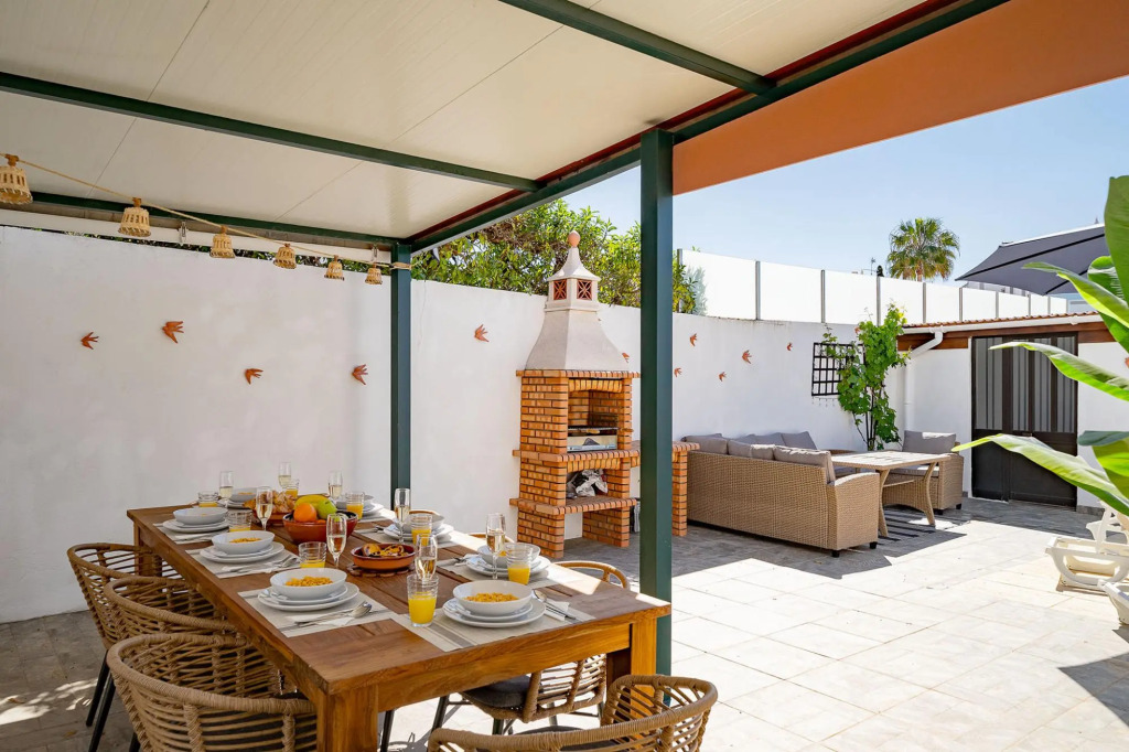 Villa Harpista in Guia by Ideal Homes