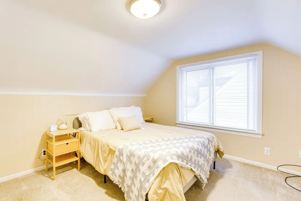Wfh friendly Home in Dearborn: Dogs Welcome