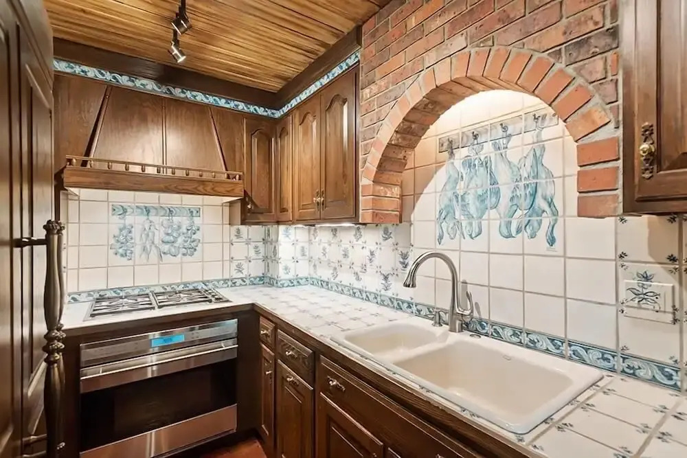 3 BR Penthouse w Hot-tub -mountain Views