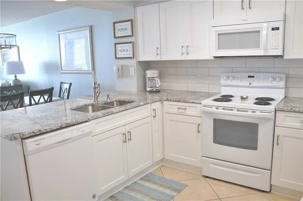 Ashworth 805 - 4 Br condo by RedAwning