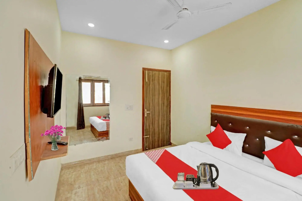 OYO 87988 Hotel Happy Moments