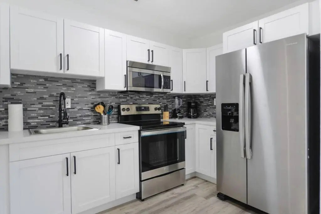 *Beautiful Family House 3 bd/2 bathrooms+backyard*