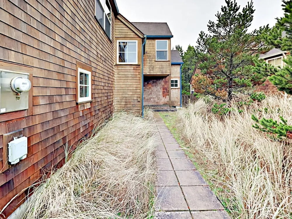 Coastal Retreat 3 Bedrooms 2 Bathrooms Home