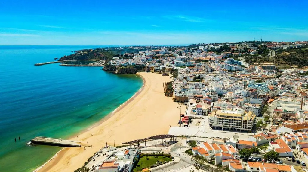 Albufeira Central by Homing