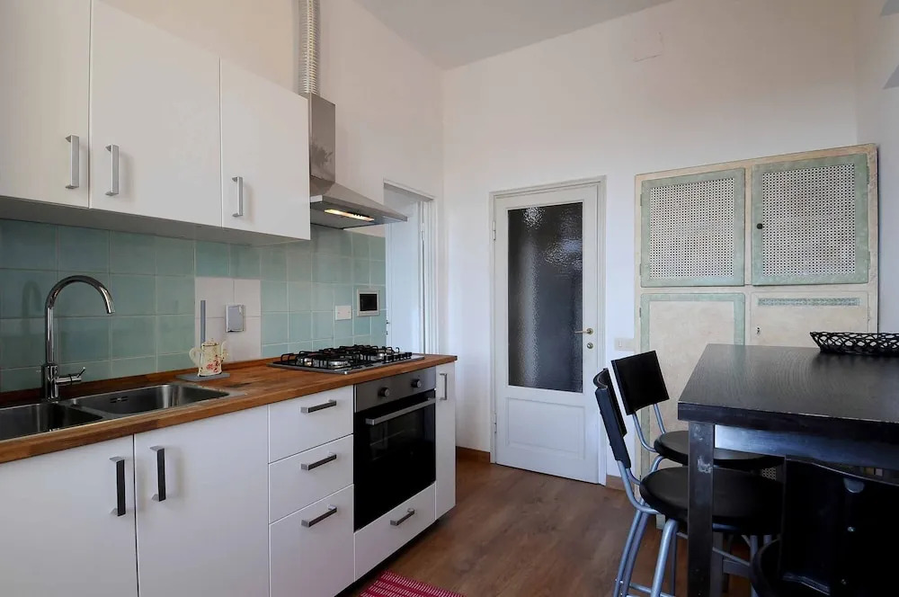 Charming Studio Apartment in Front of the Arno River