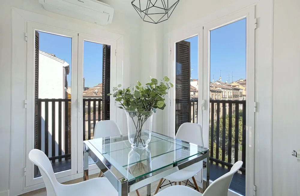 Desing 1 Bd Apartm Prime Location. Cava Baja