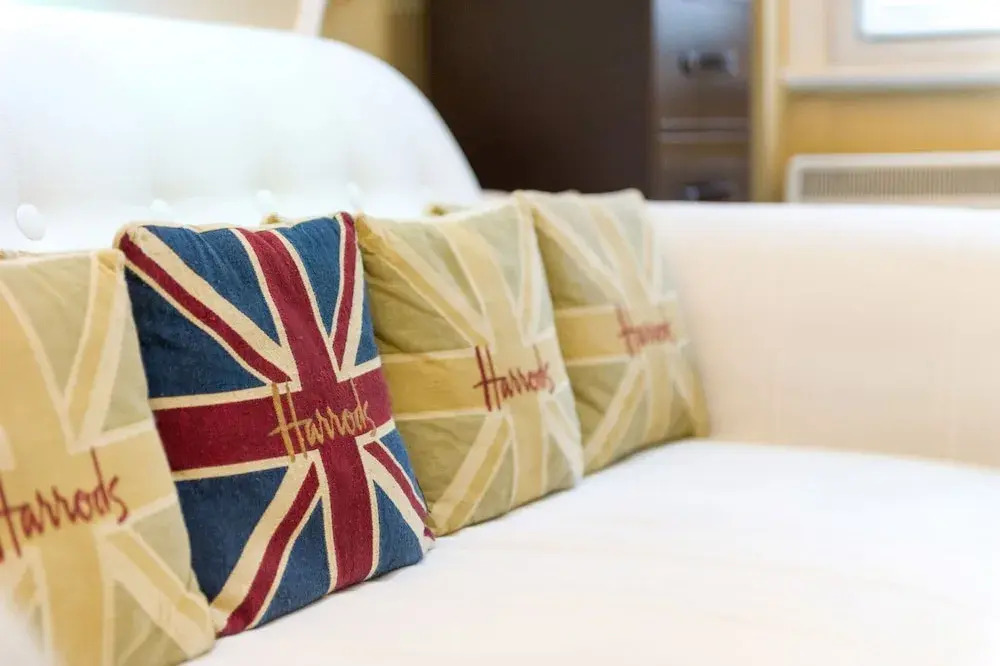 The Vintage - Fitzrovia - by Frankie Says