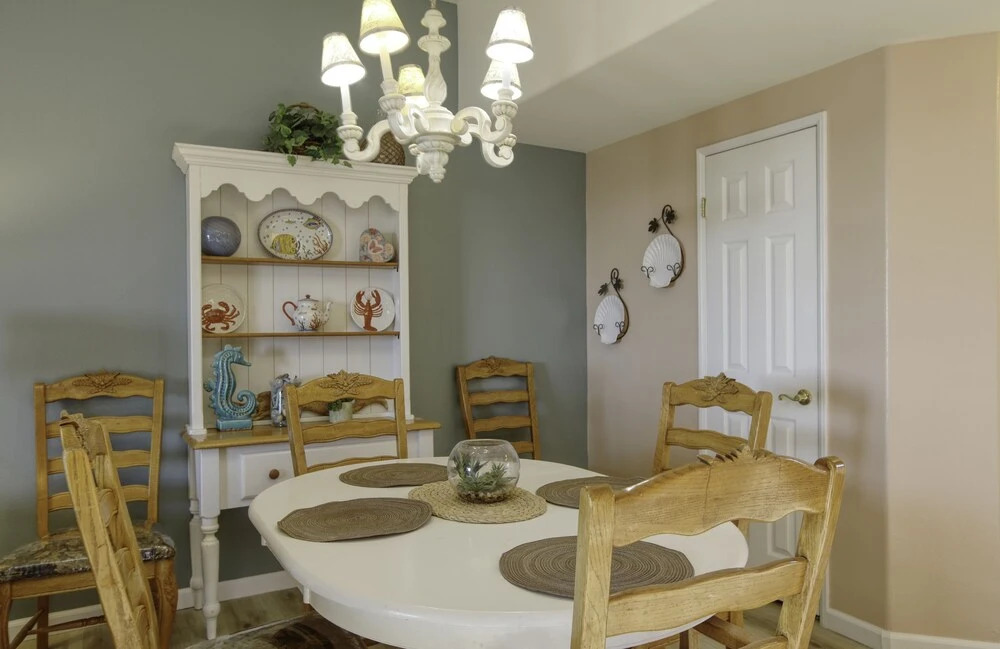 307 Casa Bella 2 Bedroom Condo by Redawning