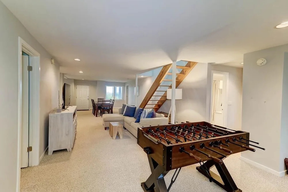 805 East Arctic