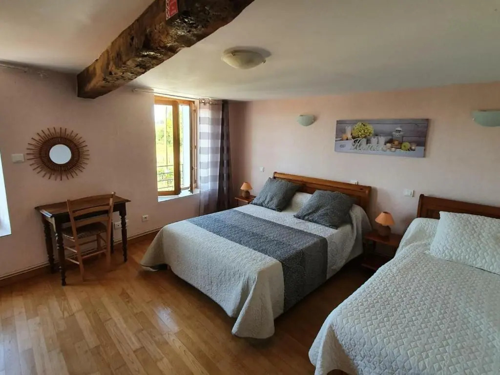 Charmante Maison avec Cheminée et Jardin, Animaux Acceptés - FR-1-496-87