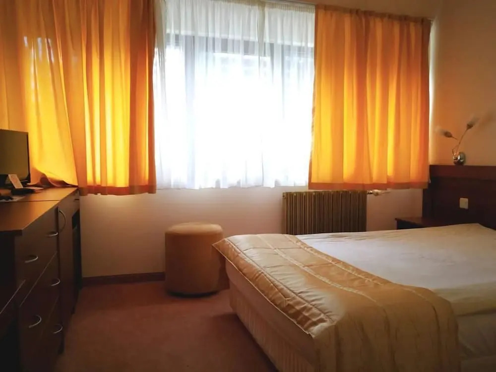 Park Hotel Ela