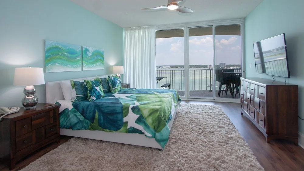 Beach Condo Overlooking the Bay - Unit Crb0806