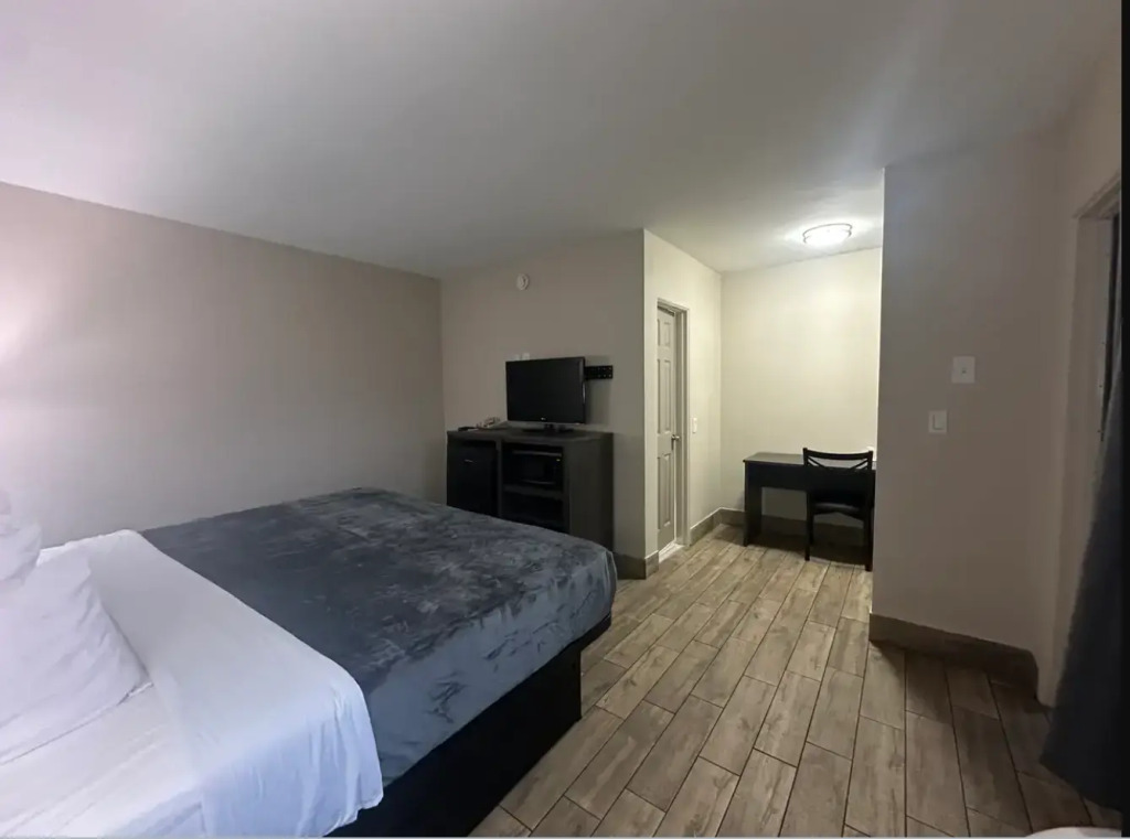 Econo Lodge St Petersburg Central