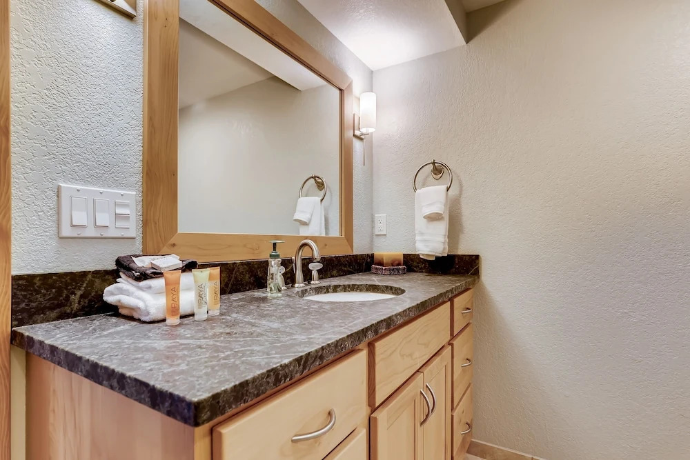 New Listing! Secluded Peak 7 W/ Hot Tub 5 Bedroom Home