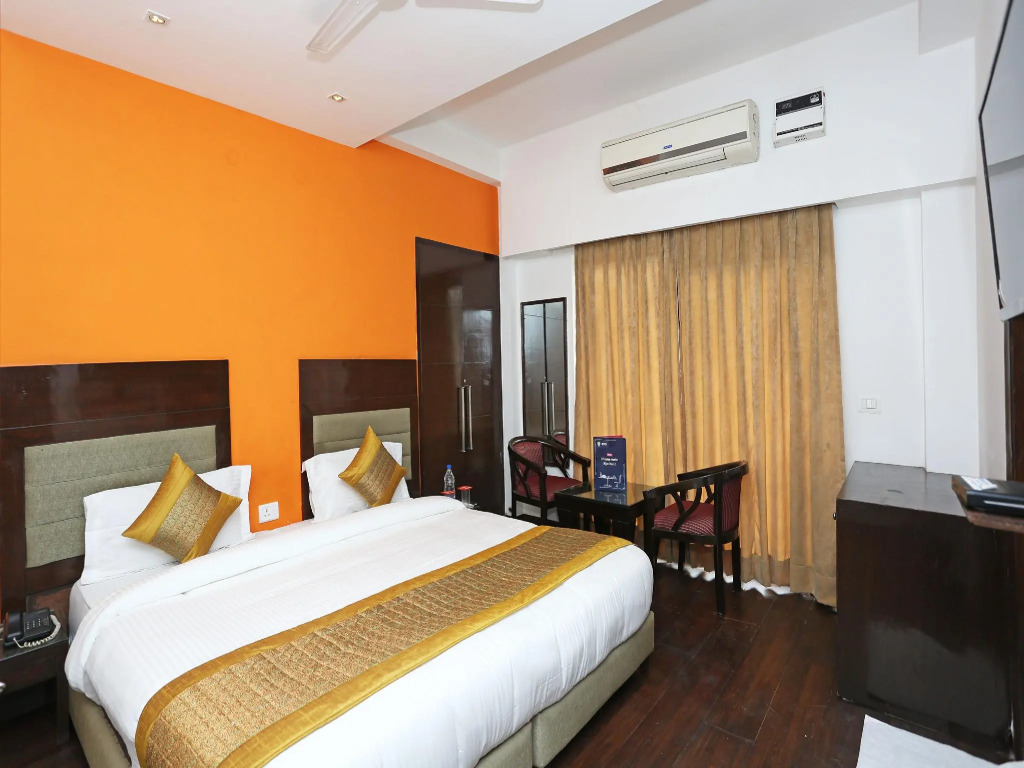 OYO 11656 Singh Suites