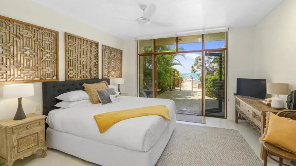 Liapari Beach House