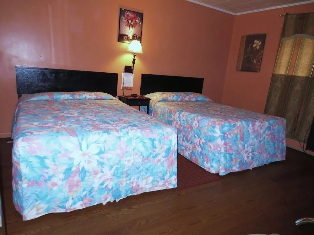 Four Seasons Motel