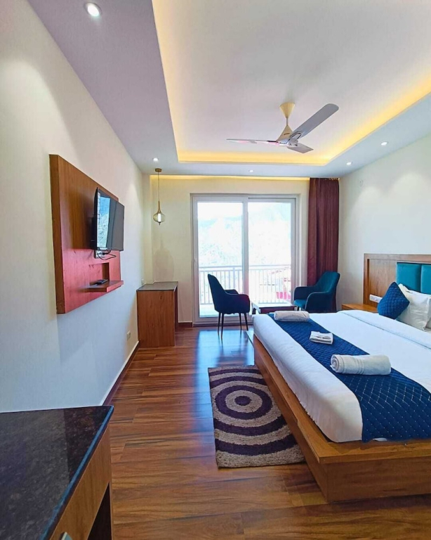 Hotel Luxeevista By Navodayans