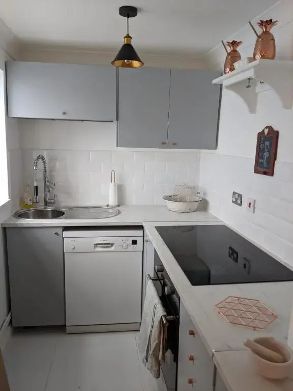 Sea views by beach - spacious 4 bed family house