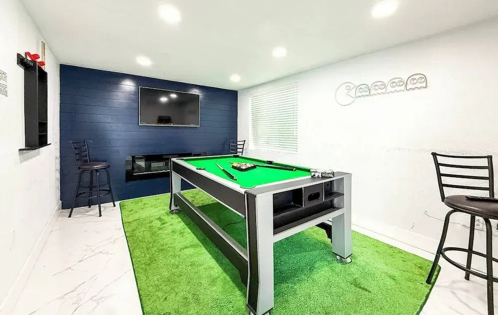 Relax Play Pool Games Prime Location
