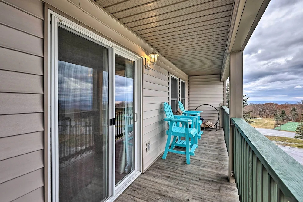 2 Mi to Skiing! Resort-style Beech Mountain Condo
